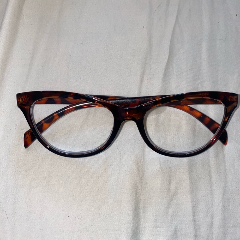 Betsey Johnson Tortoise readers 2.50